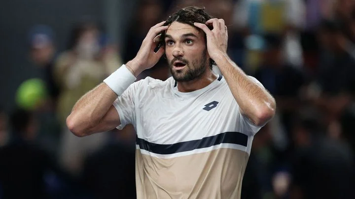 Neuvěřitelné, zíral Djokovič. V senzačním finále se Monačan utká se svým bratrancem