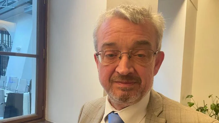 Benda se brání. Tvrdí, že chtěl Babiše zastavit. Ale bál se odplaty ANO a SPD