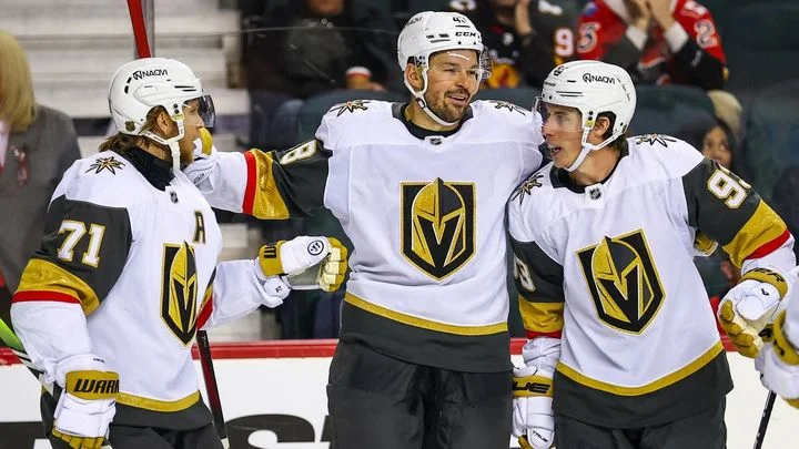 Prázdná brána Čechům svědčí. První góly v sezoně takhle dali Hertl i Faksa