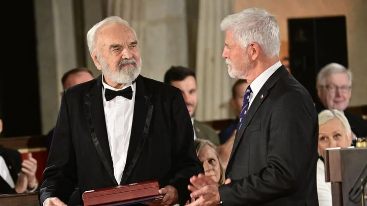 Svěrák a Drábová mezi oceněnými. Prezident Pavel udělil 48 státních vyznamenání