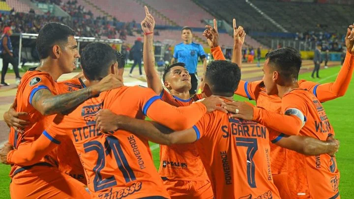 Zlomenina a sedmnáct červených karet. Pohárový zápas měl šílenou dohru