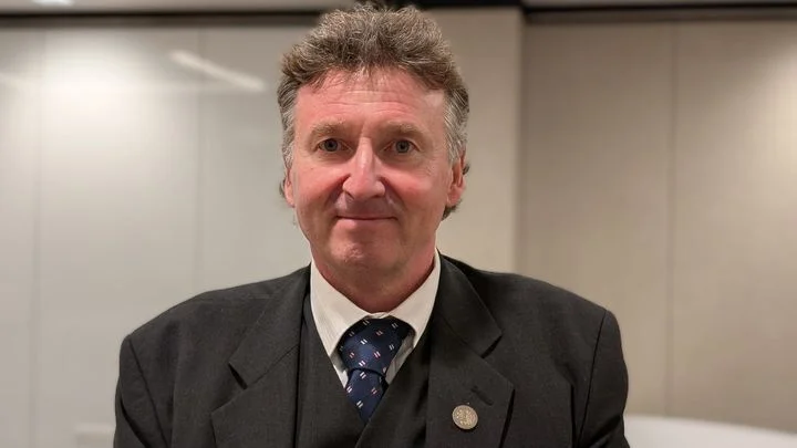 Ať platí lidé i firmy víc. Dnešních 13,5 procenta na pojištění nestačí, říká Kubek