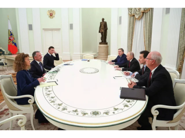 Moskva čeká na reakci USA na úterní jednání, řekl Putinův poradce