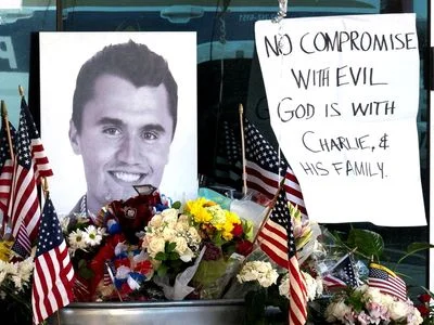 Smrt aktivisty Kirka otřásla i Bílým domem. Byl legendou a srdcem mládeže, řekl Trump