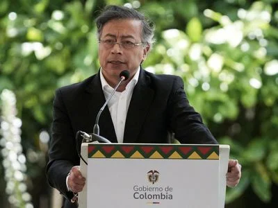 " Neposlouchejte Trumpovy rozkazy," nabádal prezident Kolumbie. USA u stoply vízum