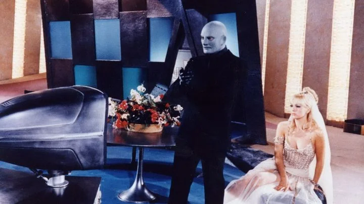 Film Fantomas se zlobí se natáčel i na sopce. Co měl společného s bondovkami?