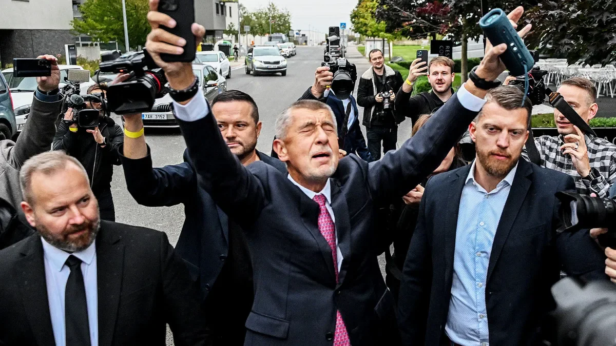 Babiš způsobem, jakým se vzdal Agrofertu, zachází dále než Trump, který správu svého impéria svěřil dětem a zůstává vlastníkem