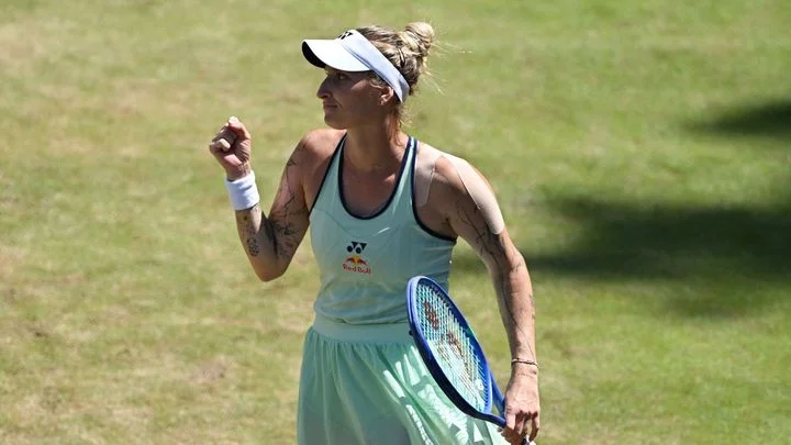 Vondroušová - Sabalenková. Češka znovu udeřila a už podává na vítězství v prvním setu