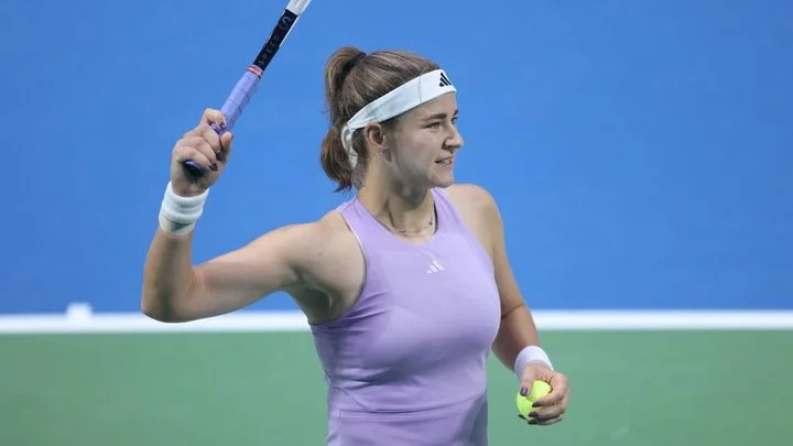 Tweener Muchové i parádní prohozy. Další českou show ukončily slzy Vondroušové