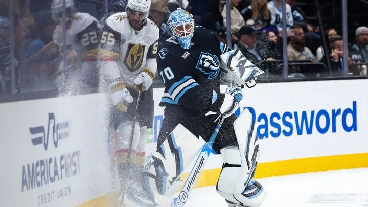 Vejmelka v NHL vychytal výhru Utahu nad Vegas 5:1, Cooley dal čtyři góly