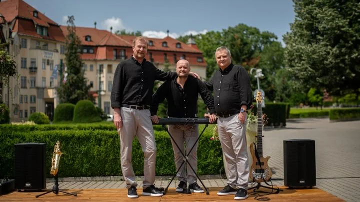 Co se stane v lázních, zůstane v lázních? Do kin se chystá nová česká komedie Šviháci