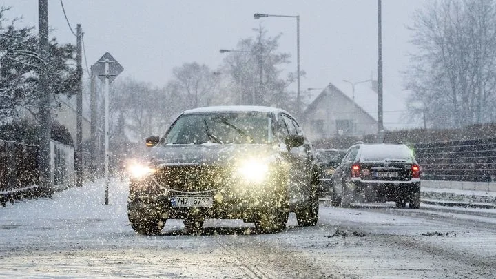 Dopravu v Česku i na Moravě ochromil sníh, v Praze nejezdily ani vlaky