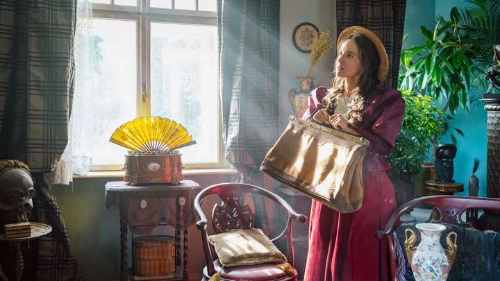 Tereza Ramba je zubařkou v tajemné vile. Do kin vstoupil kouzelný film Cukrkandl