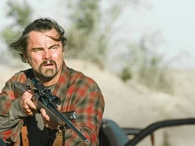 DiCaprio v županu a maniakální Sean Penn. Jedna bitva za druhou je skvělý film