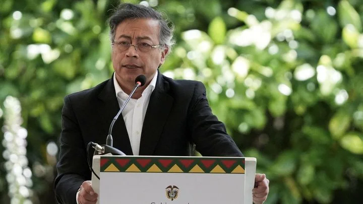 Chtěl vyvrátit pomluvy. Místo toho prezident prozradil, že byl na striptýzu