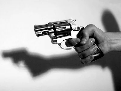 Při střelbě na svatbě v americkém country clubu zemřel člověk, další jsou zranění