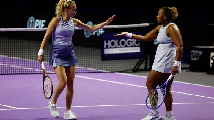 Siniaková rozjela Turnaj mistryň úspěšně. S Američankou zvládly nečekané drama