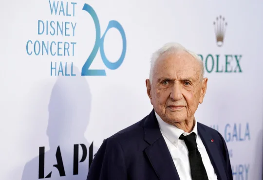 Zemřel architekt Frank Gehry, jeden z autorů Tančícího domu v Praze