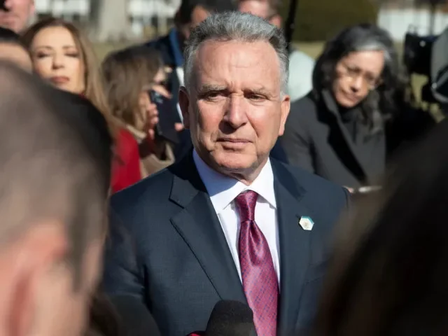 Jednání o Ukrajině pokročila, možná je i schůzka s Trumpem, říká Putinův poradce