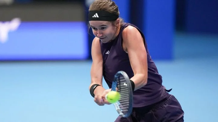 Skvělý start, pak osudný výpadek. Češka v bitvě teenagerek podlehla mladé šampionce