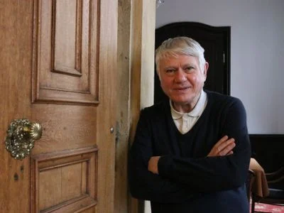 Ikona sametové revoluce. Biskup Malý slaví 75, podle zvyklosti rezignoval na funkci