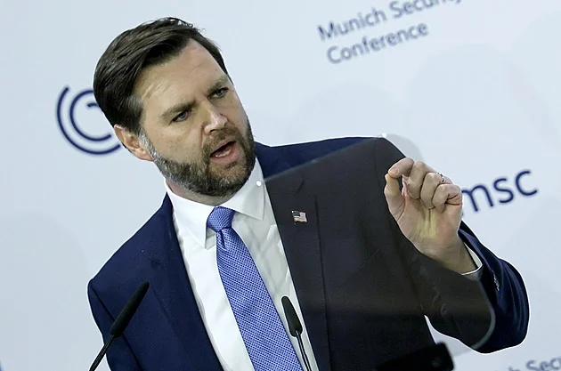 Evropě hrozí totální civilizační rozklad, tvrdí Trump v nové bezpečnostní strategii