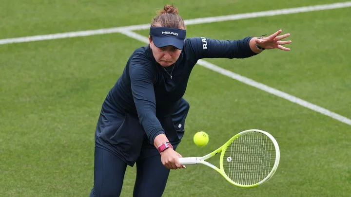 Krejčíková v Eastbourne odvrátila tři mečboly. V generálce na Wimbledon jde dál