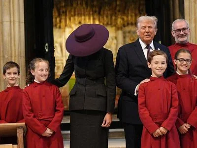 Od Trumpa se nic nečekalo. Volbou oblečení ale zaskočil, Karel splnil očekávání. Co Melanie?