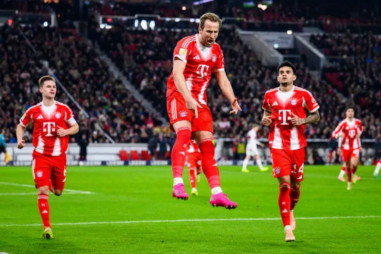 Bayern i díky Kaneovu desátému bundesligovému hattricku deklasoval Stuttgart