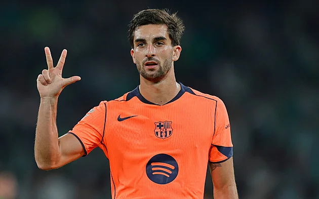 Barcelona zvládla osmigólovou přestřelku s Betisem, hattrickem se blýskl Torres