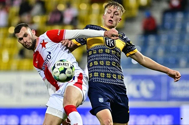 Slavia si výhrou v Teplicích upevnila vedení, Slovácko třemi góly přehrálo Plzeň