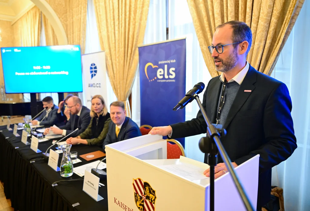 „To nám přikázali z Bruselu.“ Šrouby si ale často utahujeme sami