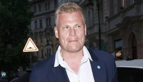 Vyhřezlá ploténka a omluva. Turek zveřejnil snímek páteře i osobní vzkaz