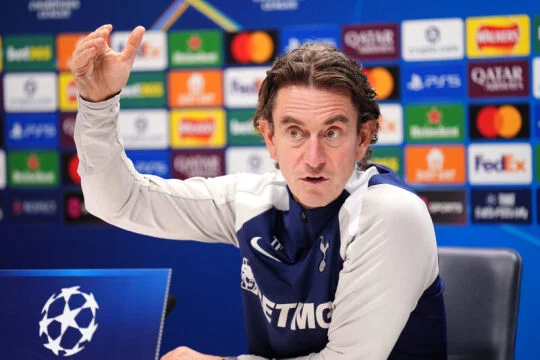 Trenér Tottenhamu chválil Kinského, s přípravou na Slavii mu radil i Friis