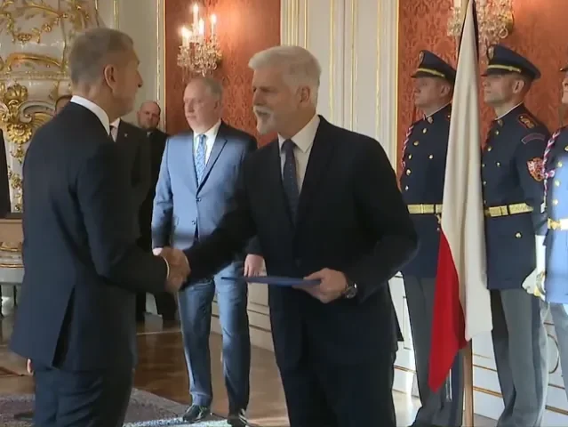 Babiš je potřetí premiérem. Převzal od Pavla jmenovací dekret