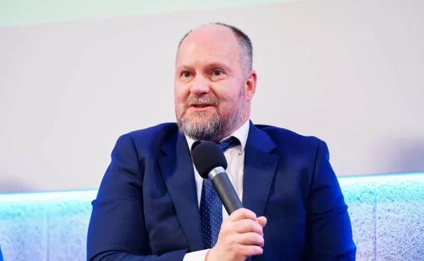 Jedna komplexní smlouva je ideál. Skládat zakázky jako vlaštovčí hnízdo se nevyplácí