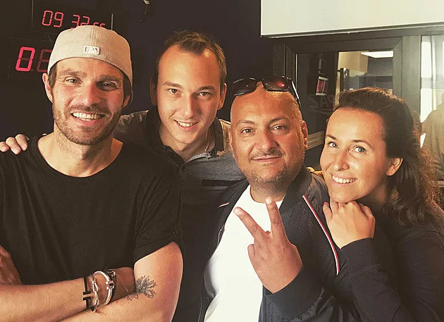 Rádio potvrdilo termín a místo pohřbu Hezuckého. Do síně se nedostanete