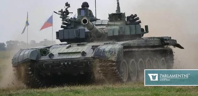 Tanky, co netrefí cíl a armádní průšvih šetřený Policií ČR. Ostré jednání