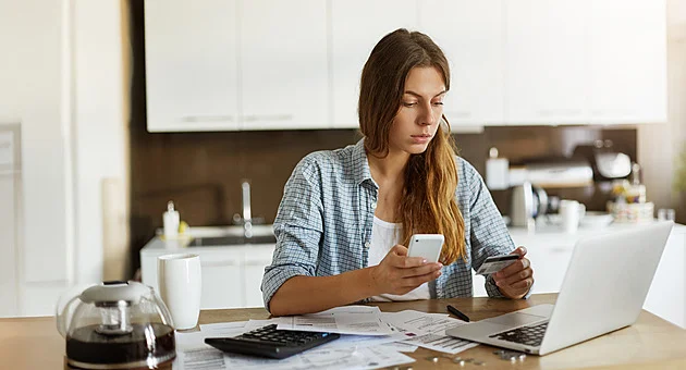 Daně a zálohy pro OSVČ 2026 přehledně. Na kolik se zvyšují měsíční odvody?