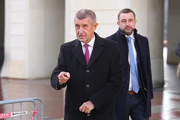 Na Hrad měl jet i na invalidním vozíku, řekl Babiš k Turkově vyhřezlé ploténce