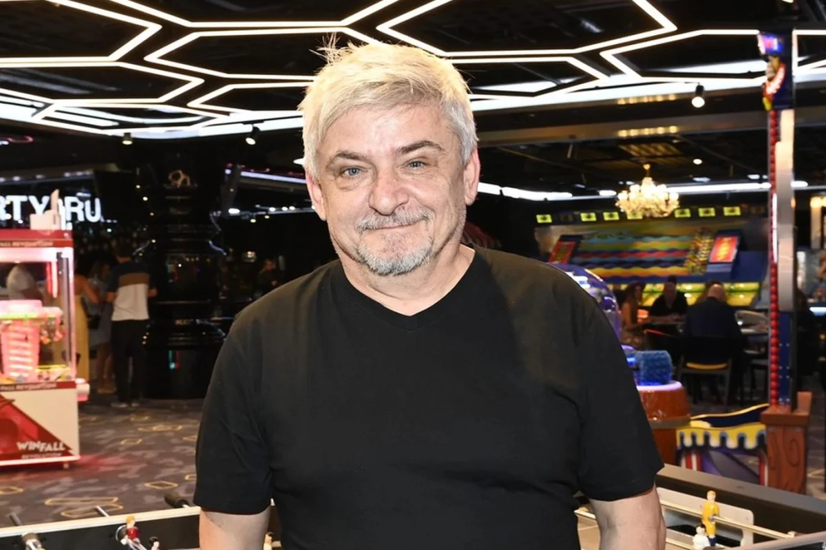 Jak bydlí Michal Suchánek: Dva malé byty v Praze i skromná chalupa u Říčan. Luxus herce neláká