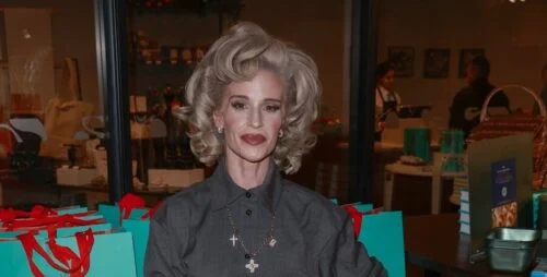 Kelly Osbourneová se po smrti otce ztrácí před očima a je k nepoznání. Její matka přiznala, že má problémy s jídlem