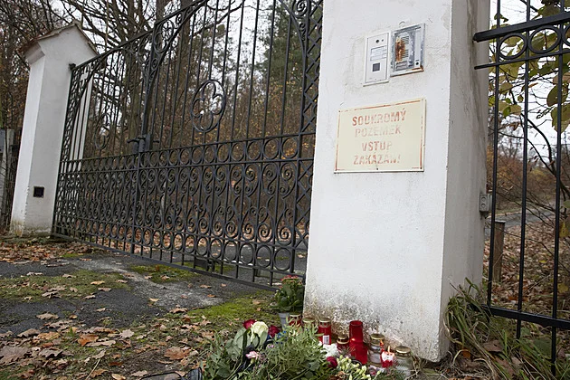 Na prodej je zámeček Dřevíč, kde žil Karel Schwarzenberg. Realitka zveřejnila cenu