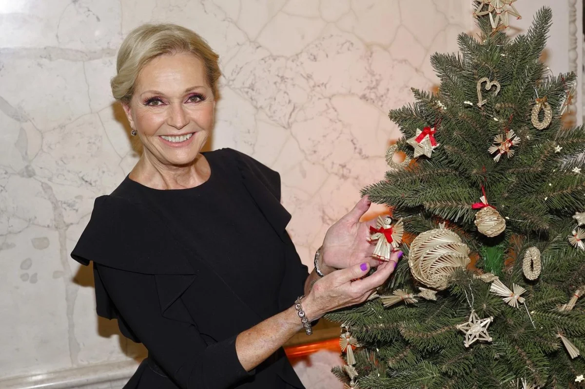 Helena Vondráčková vánočně nazdobila svoji vilu v Řitce. V zimním šeru dům září jako kouzelné království