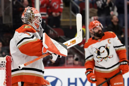 Dostál při návratu po zranění třikrát inkasoval, Palát pomohl Devils k výhře