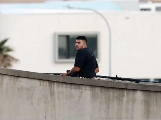 VIDEO: Útočníci na pláži v Sydney zastřelili devět lidí slavících chanuku