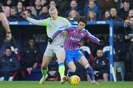 Manchester City i Aston Villa daly po třech gólech a dál stíhají Arsenal