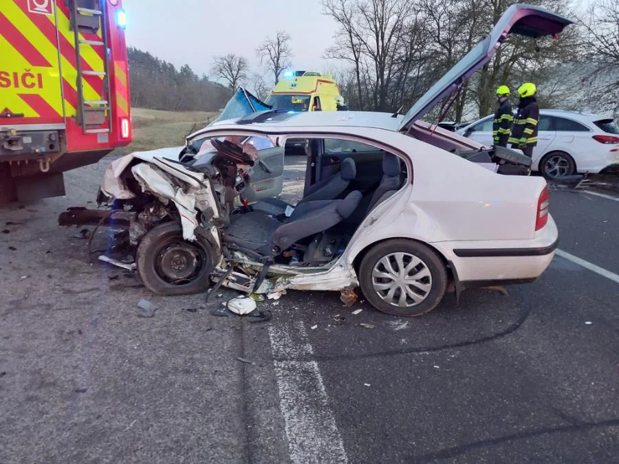 Řidička škodovky přejela na Třebíčsku do protisměru, kde se srazila s hyundaiem