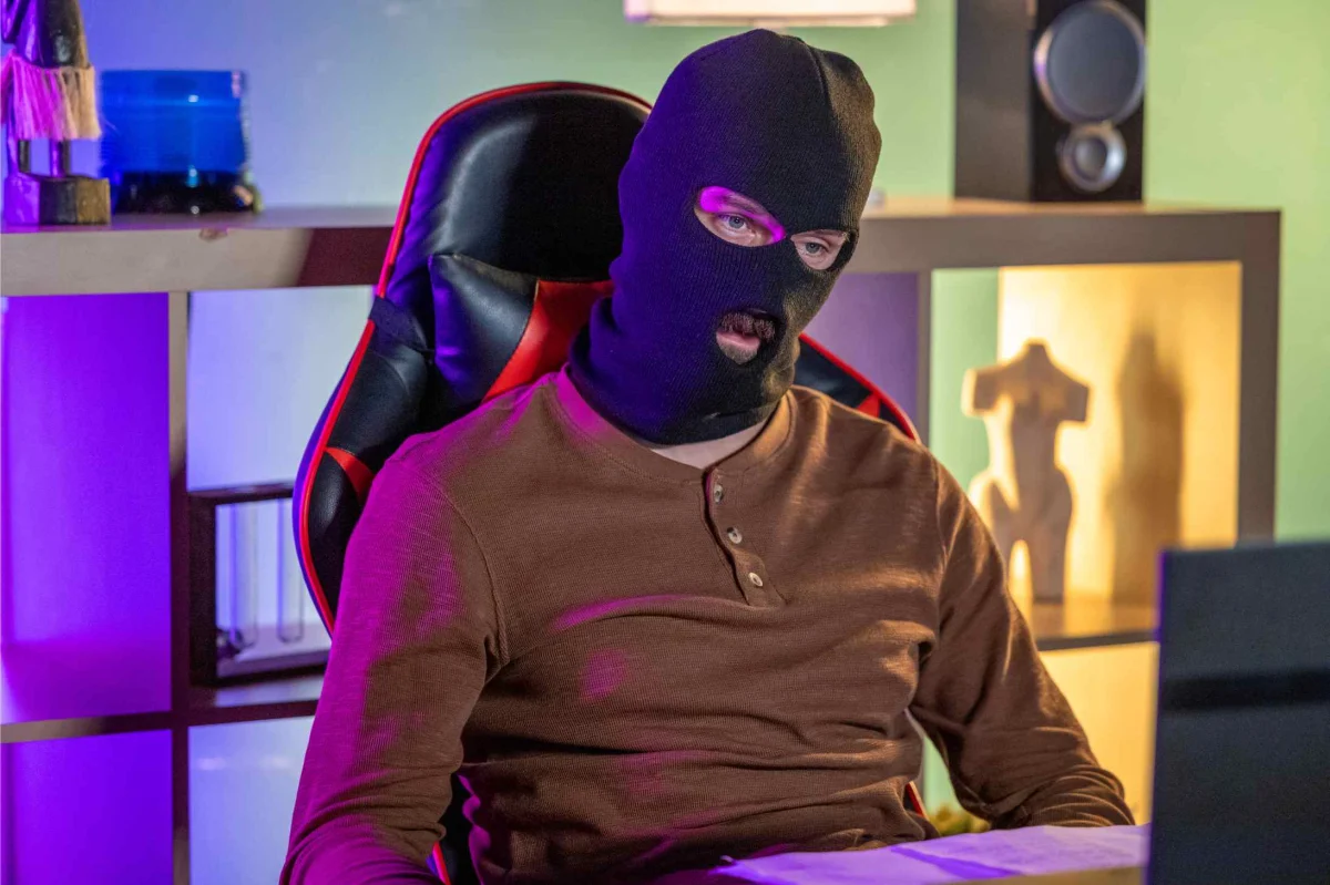 Pondělní díl Ulice: Nový alfa Kolda šíří misogynii, Jolana chce vnučku do výhradní péče a Vanda má strach o Rosťu