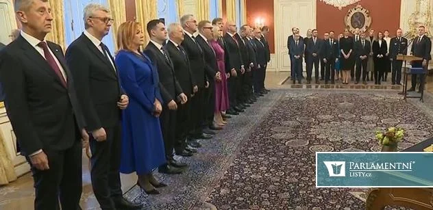 Výhrůžka Pavlovi a drsné výlevy provázejí jmenování Babišovy vlády